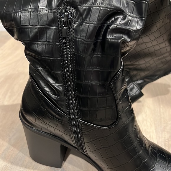 Journee Collection Therese Tru Comfort Foam™ Knee-High Wide-Calf Boots size 7.5. - Picture 4 of 5